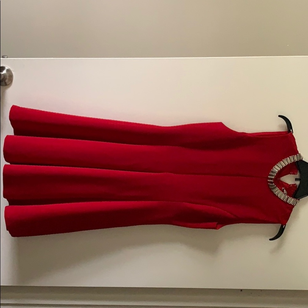 Red sleeveless evening dress